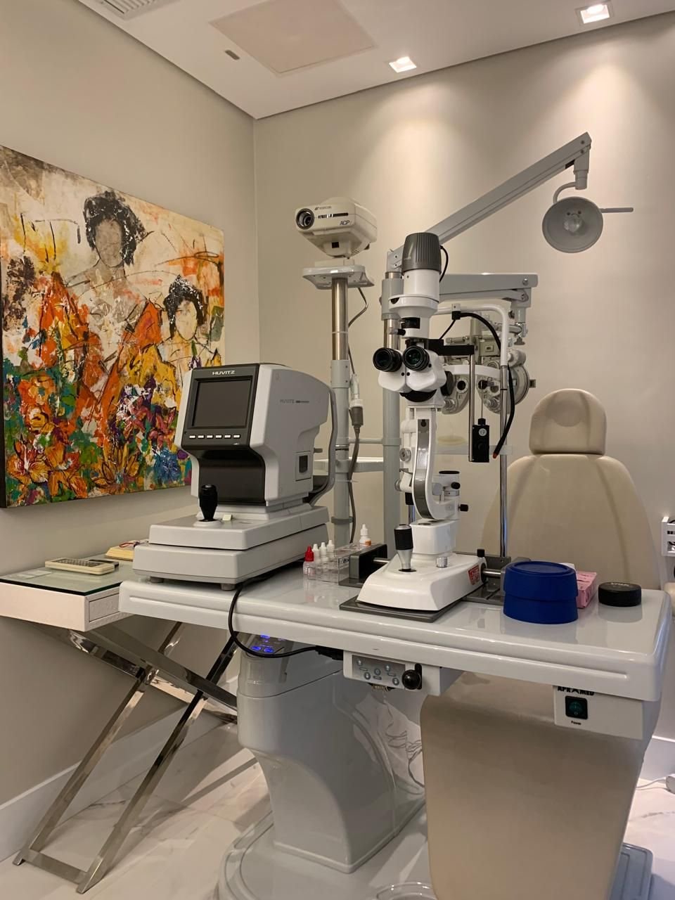 Equipamentos oftalmológicos de diagnóstico no consultório